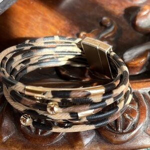 Leopard Bracelet Goldtone magnetic latch